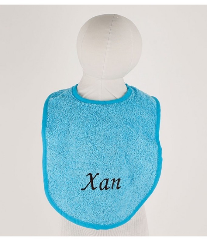 Cadeau naissance: peignoir, bavoir, trousse et...