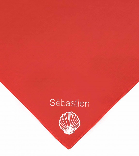Foulard rouge coquille brodé personnalisé