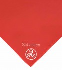 Foulard rouge Triskel brodé personnalisé