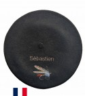 Béret noir Pêche à la mouche fabriqué à Bayonne et personnalisé à Osses