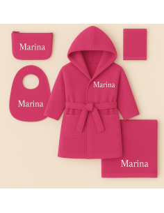 Cadeau naissance: peignoir, bavoir, trousse et serviette...