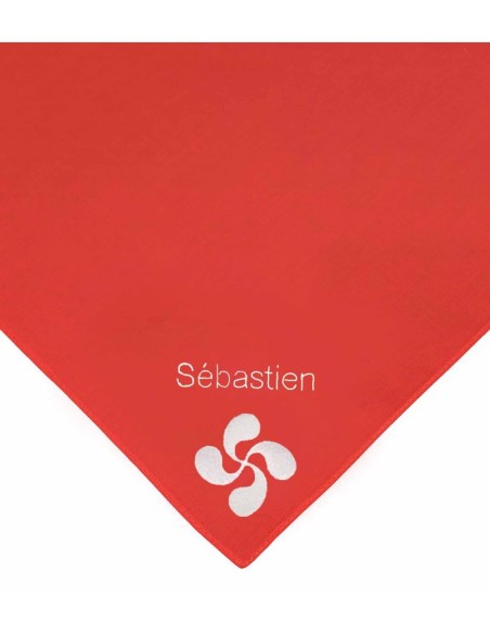 Foulard rouge croix basque personnalisé par broderie