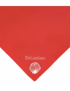 Foulard rouge coquille personnalisé par broderie